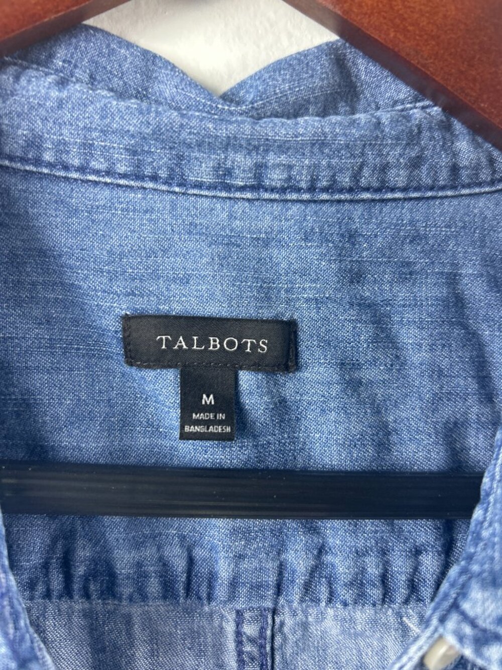 Talbots Chambray Button Down Shirt Size M Blue Denim Long Sleeve - Picture 5 of 6